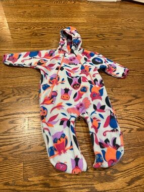 Patagonia onesie for fall and winter baby activities. Absolutely adorable!